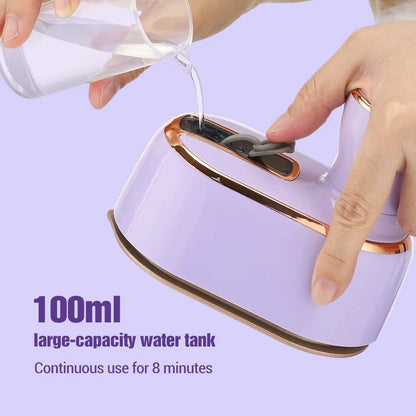 Mini steam iron – smooth and effective